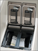 送纸机中可以设置两种不同类型的试纸。 